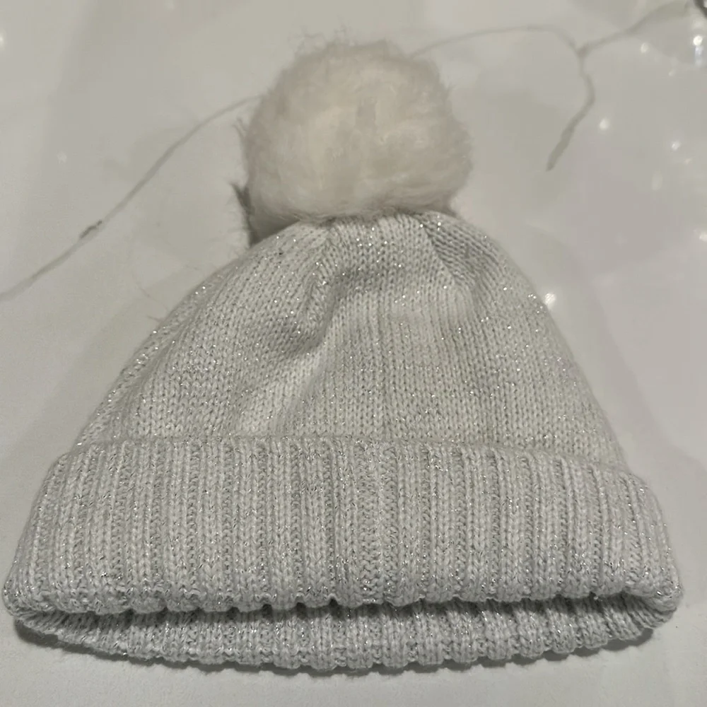 Disney Parks Frozen Girl's PomPom Beanie nwot